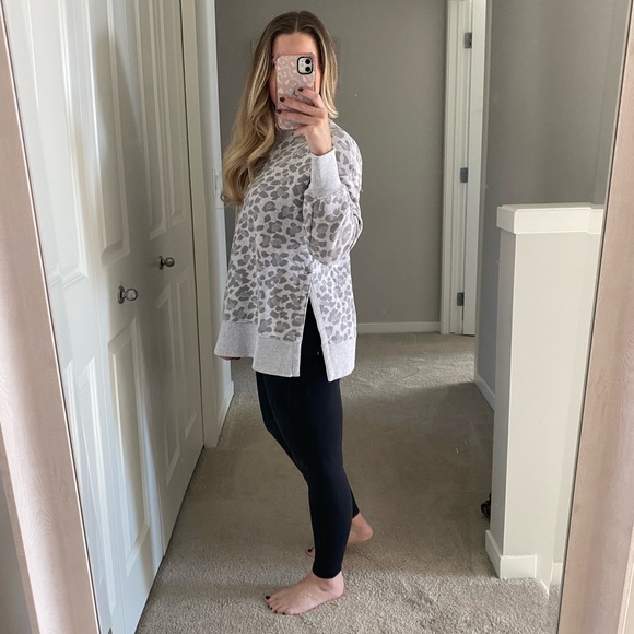 Leopard aerie split side sweater - Picture 2 of 4